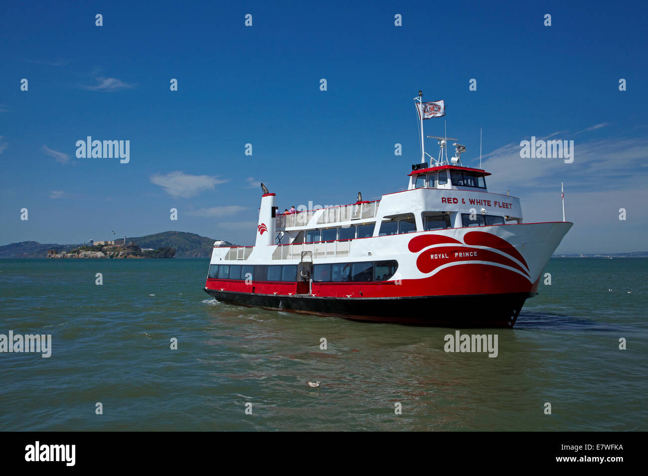 Royal Prince tour voile, Pier 43 1/2, Fisherman's Wharf, et l'île d'Alcatraz, San Francisco, California, USA Banque D'Images
