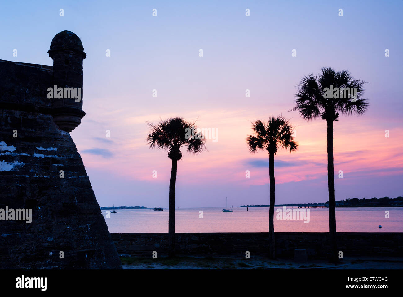 Lever de soleil sur l'entrée et Matanzas Castillo de San Marcos, Saint Augustine, Floride Banque D'Images Lever de soleil sur l'entrée et Matanzas Castillo de San Marcos, Saint Augustine, Floride Banque D'Images