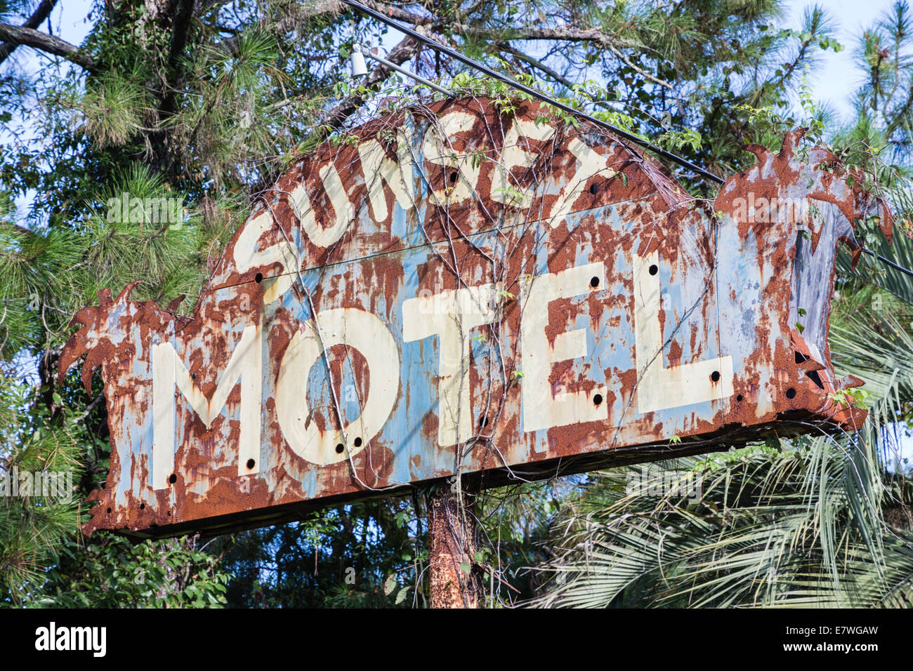 Vintage motel sign trouvés le long de la Route 1 en Floride. Banque D'Images Vintage motel sign trouvés le long de la Route 1 en Floride. Banque D'Images
