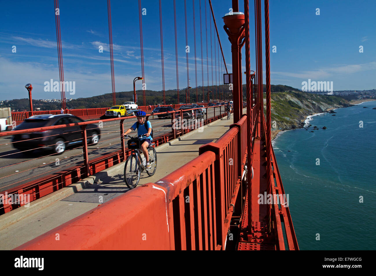 Les cyclistes sur le Golden Gate Bridge, San Francisco, San Francisco, California, USA Banque D'Images