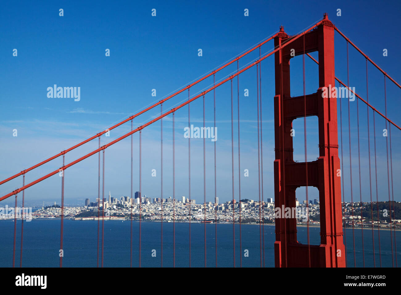 Le Golden Gate Bridge, et le centre-ville de San Francisco, San Francisco Bay, California, USA Banque D'Images