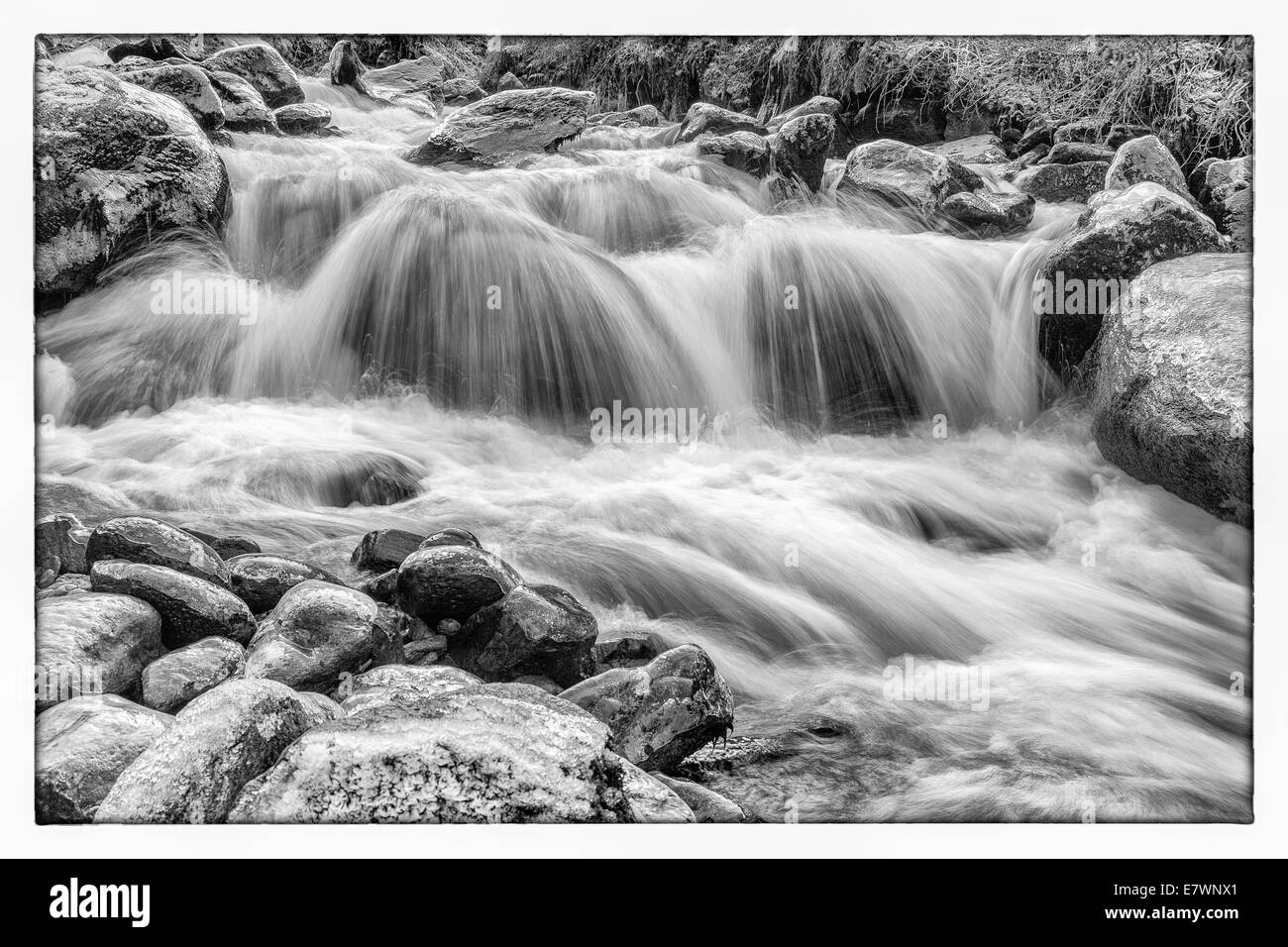 Bach Fotscher, creek de rochers recouverts de glace en hiver, Stubaital, Tyrol, Autriche Banque D'Images