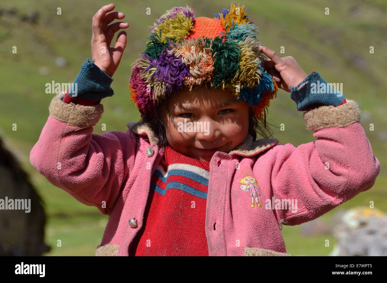 Girl wearing costume traditionnel, Andes, près de Cusco, Pérou Banque D'Images