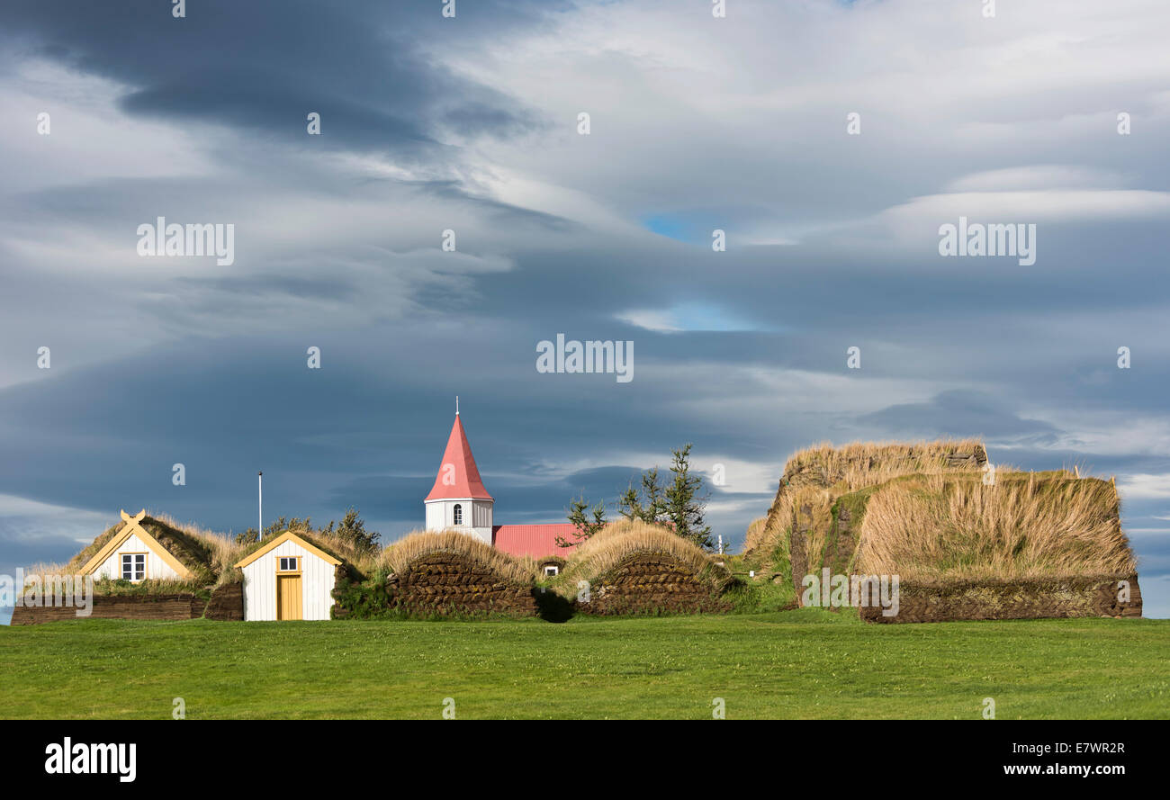 L'église et de huttes, les gazons, bâtiments ou Musée Glaumbaer Glaumbaer, Région Nord-Ouest, l'Islande Banque D'Images