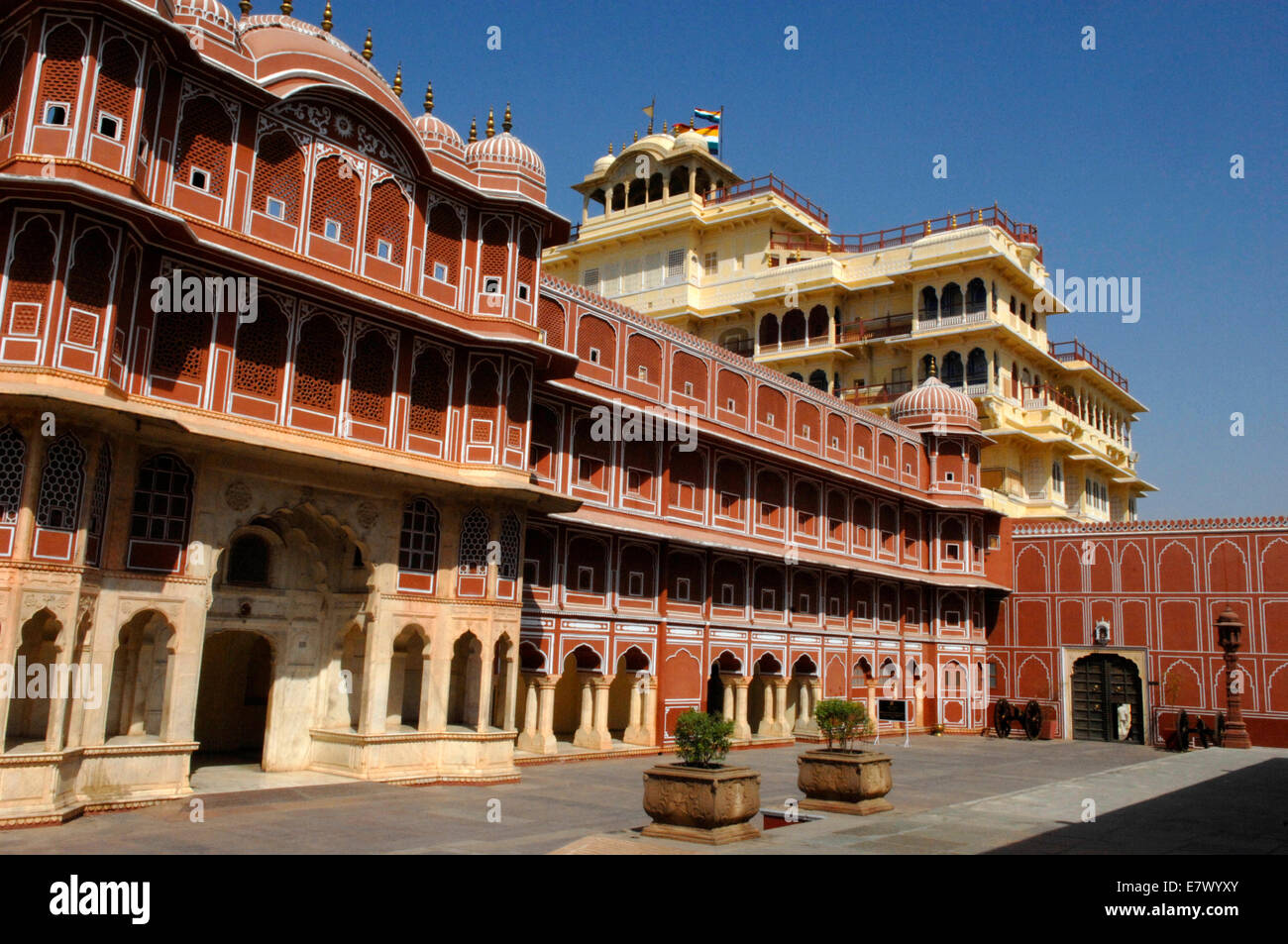 Le Diwan Khana et Chandra Mahal dans le Diwan-i-Am, une cour dans le Palais de la ville de Jaipur, Rajasthan, Inde Banque D'Images