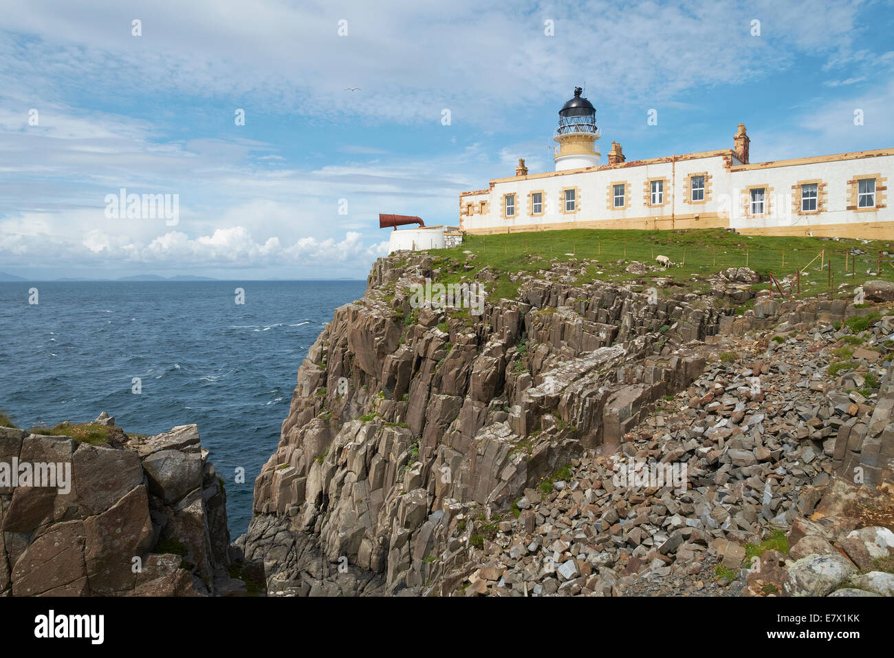 Neist Point Light House sur l'île de Skye, en Écosse, les Highlands écossais. Banque D'Images