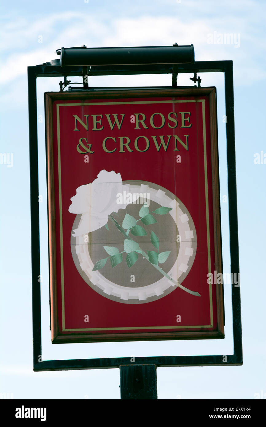 Nouvelle enseigne de pub Rose and Crown, Rubery, Birmingham, West Midlands, England, UK Banque D'Images