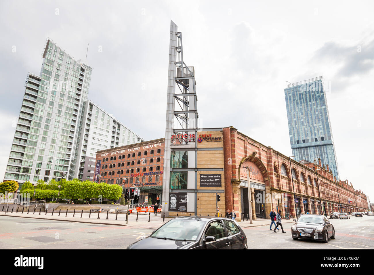 Le Great Northern, un centre commercial et de loisirs, avec moulin Street et de la tour Beetham Tower derrière, Deansgate, Manchester, Angleterre, RU Banque D'Images