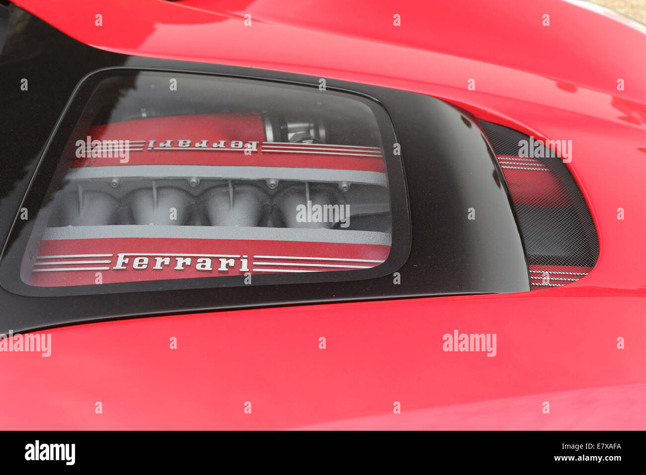 Ferrari F12TRS capot moteur en verre. Le TRS est un one off construit  spécial pour un coût d'un rapporté £3million. Il n'avait pas de capuche,  pas de victoire Photo Stock - Alamy