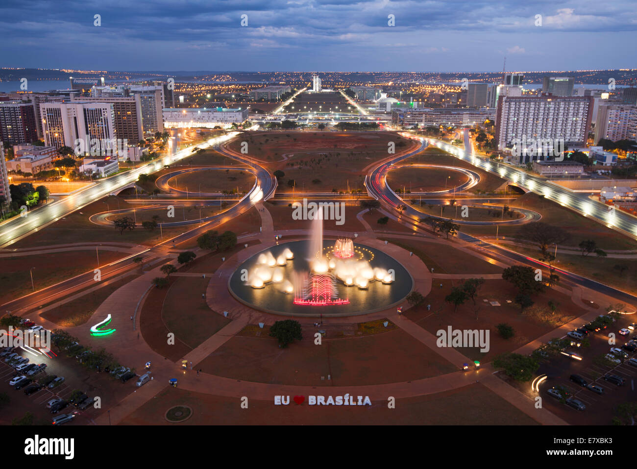 L'axe Monumental, l'Esplanade des ministères, vue depuis la tour de télévision de Brasilia Banque D'Images