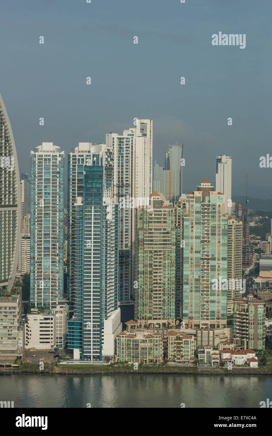 Gratte-ciel dans le quartier de Punta Pacifica, Panama, Panama, Amérique Centrale Banque D'Images