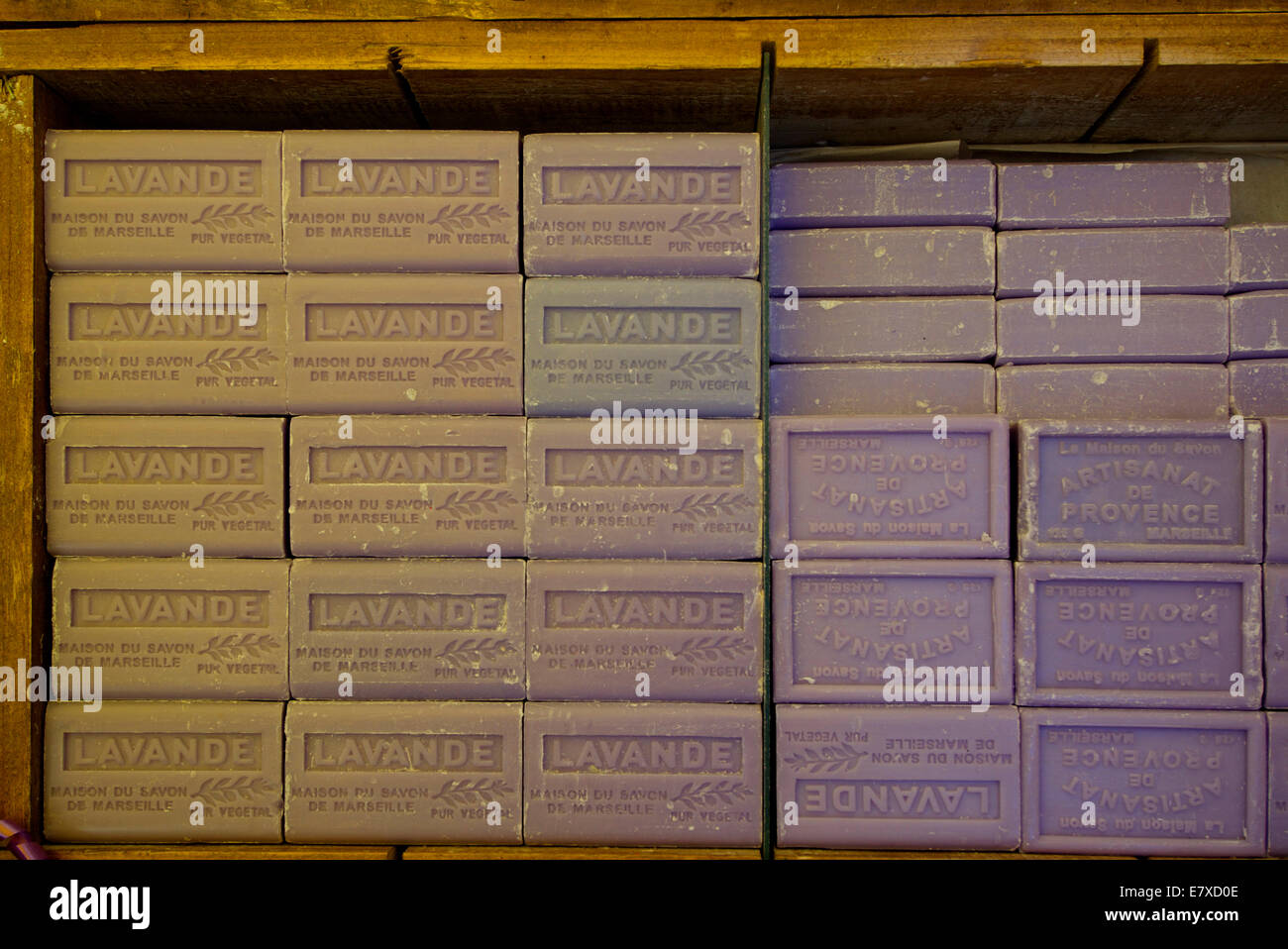 Savon de Marseille sur le marché de Saint-Rémy-de- Provence, Bouches-du-Rhône, Provence-Alpes-Côte d'Azur, France, Europe. Banque D'Images