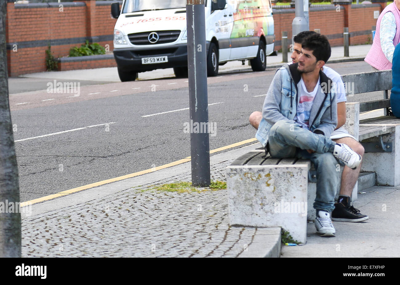 Folkestone, Royaume-Uni. 25 septembre 2014. 130 migrants sont mis en place dans le Grand Burstin Hotel Folkestone, Kent, UK alors que leurs demandes d'asile sont traitées par le ministère de l'intérieur, un grand nombre de ces migrants sont entrés dans le pays illégalement. Le groupe a été déplacé à Folkestone pour désengorger à centres de Londres. Les migrants en provenance de l'Érythrée, la Syrie, l'Afghanistan, la Libye, l'Irak et l'Iran vont rester à la £40-Une-nuit hôtel pour au moins deux semaines. Crédit : Stephen French/Alamy Live News Banque D'Images