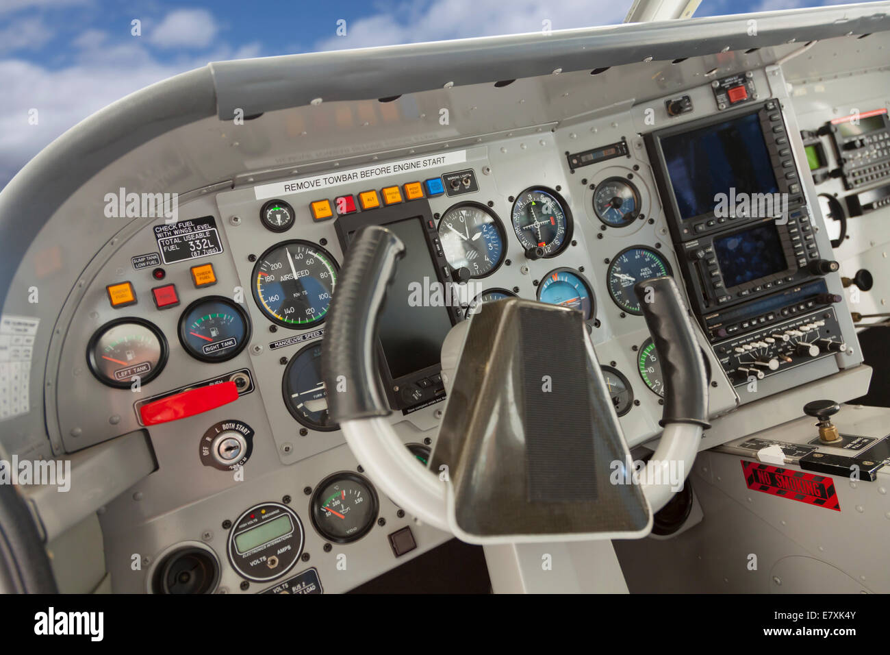 Cockpit détaillé d'un avion Cessna. Banque D'Images