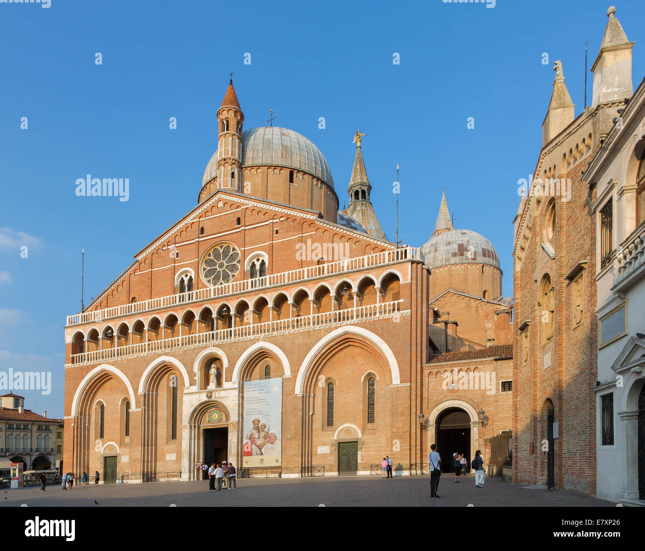 Padoue, Italie - 8 septembre 2014 : Basilica del Santo ou Basilique de Saint Antoine de Padoue en soirée. Banque D'Images