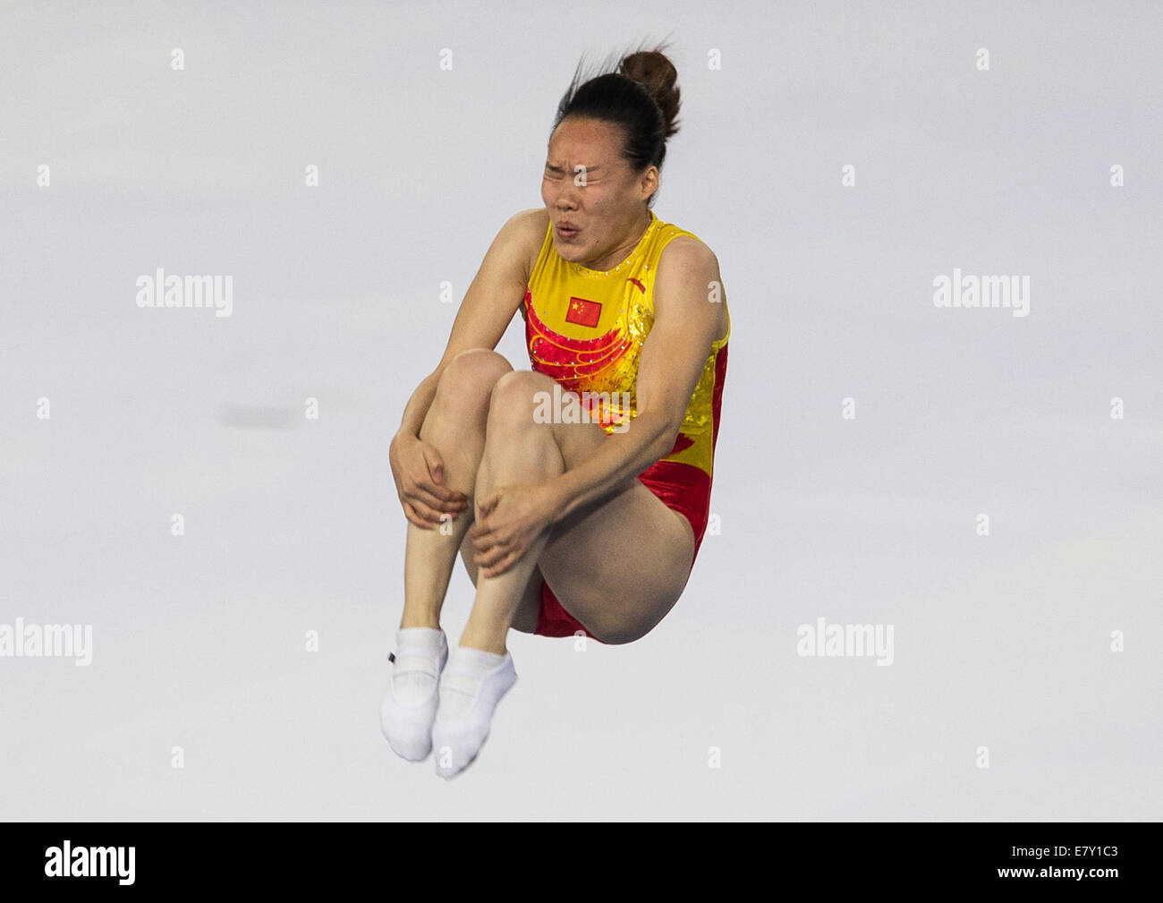 (140926) -- CORÉE DU SUD, le 26 septembre 2014 (Xinhua) -- Zhong Xingping de la concurrence de la Chine au cours de la finale féminine de la gymnastique trampoline à la 17e Jeux asiatiques à Incheon, Corée du Sud, le 26 septembre 2014. Zhong Xinping a obtenu la médaille d'argent avec 54,830 points. (Xinhua/Zheng Huansong)(mcg) Banque D'Images