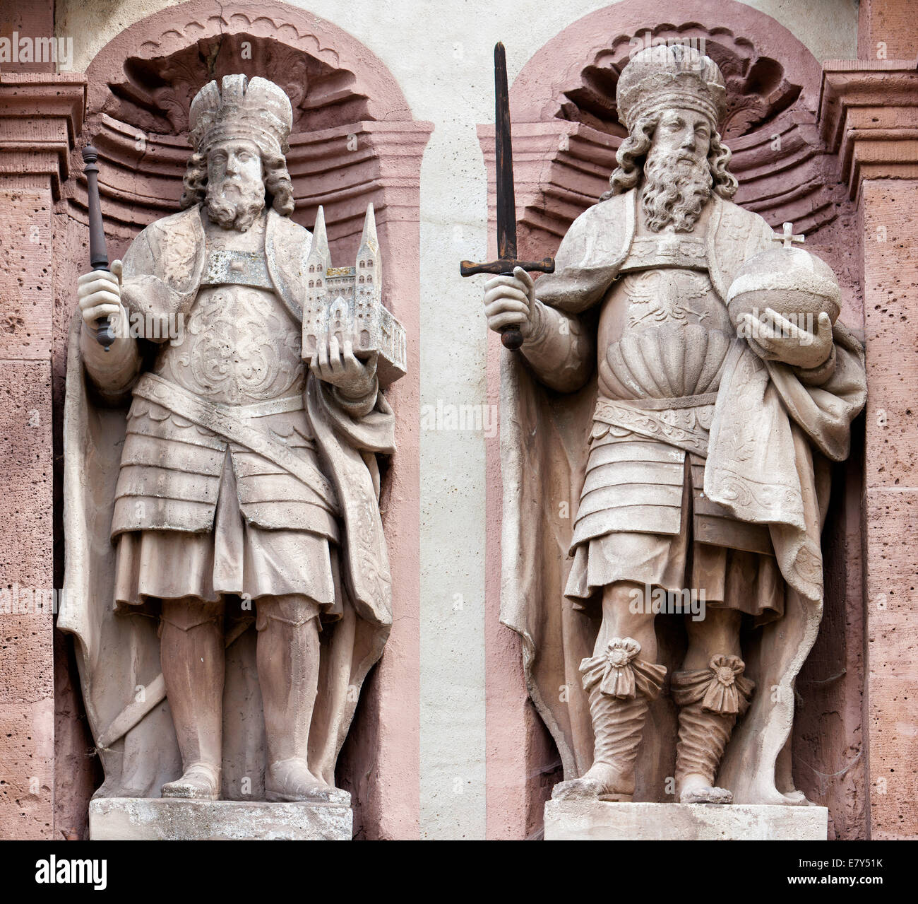 Charles I ou Charlemagne, 742-748, et son fils Louis le Pieux, 778-840, Château de l'abbaye de Corvey Hoexter, Allemagne Banque D'Images