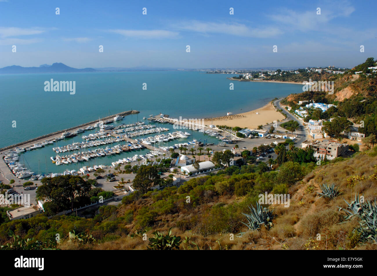 La marina de Sidi Bou Said en Tunisie vue de 'Lookout Point' Banque D'Images