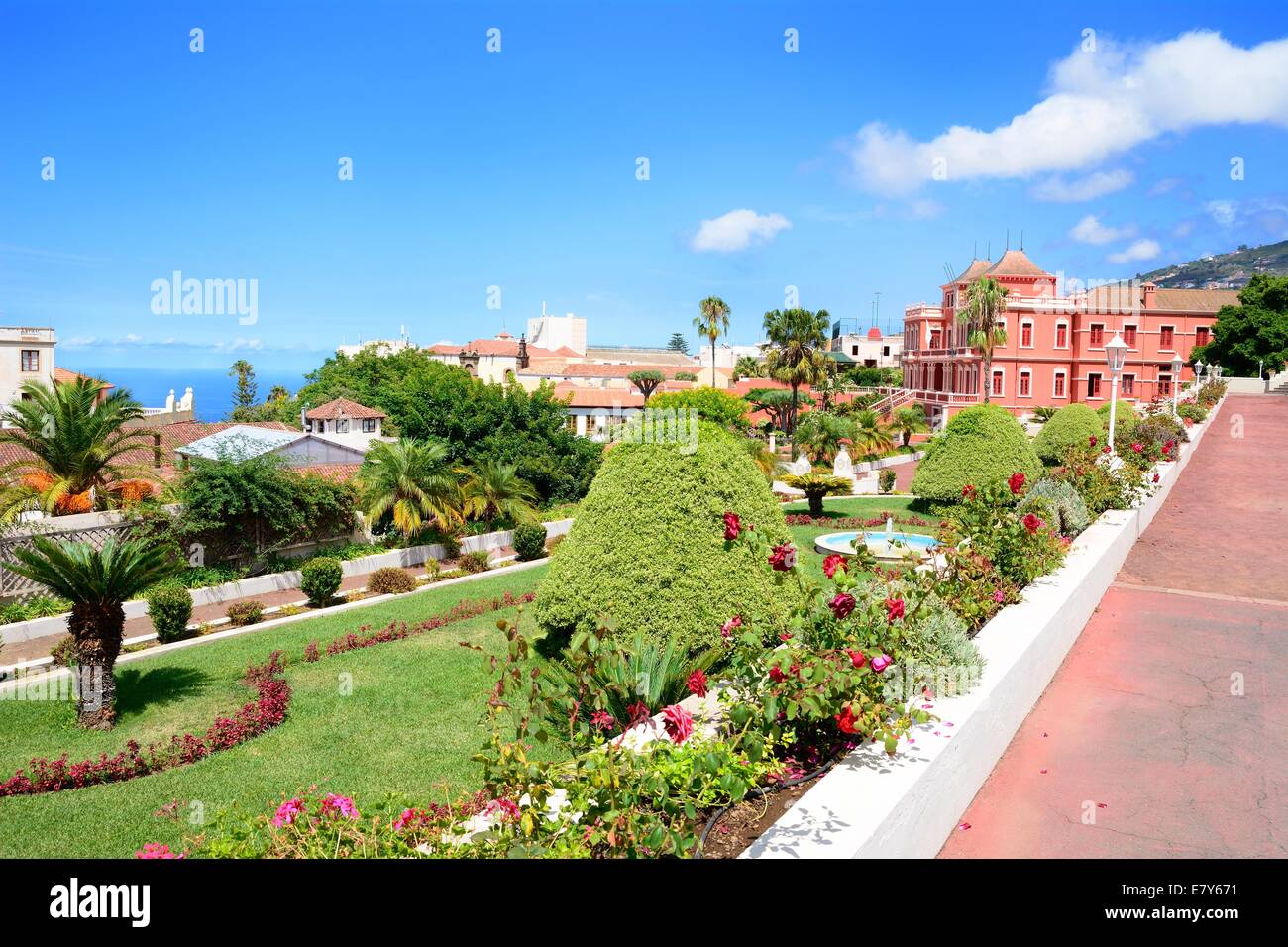 Terrasse avec jardin botanique à La Orotava ville au Tenerife, Espagne. Banque D'Images