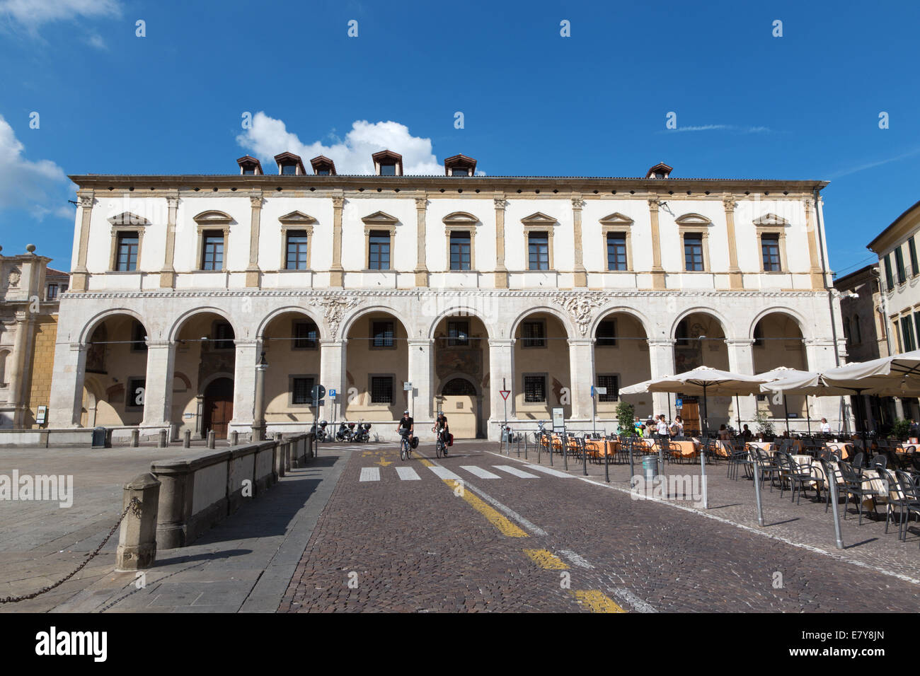 Padoue, Italie - 10 septembre 2014 : Le Palazzo del Capitanio sur la place Piazza del Duomo. Banque D'Images