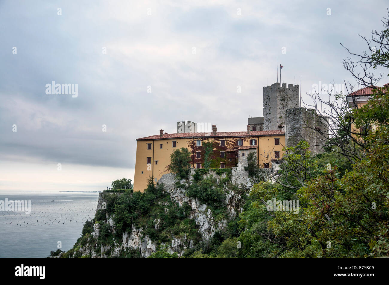 Castello di Duino castle sur la côte adriatique de l'Italie Banque D'Images