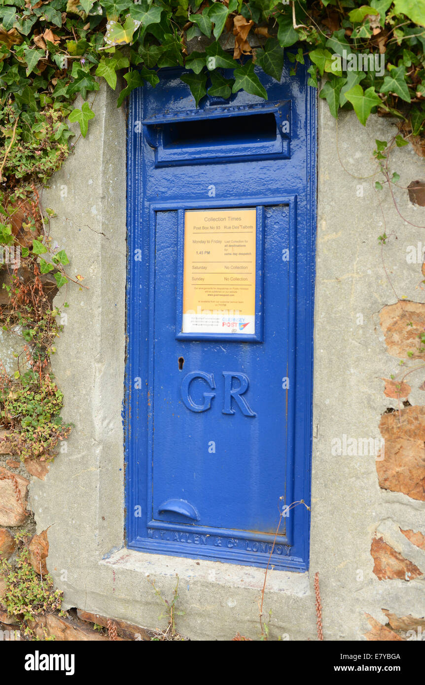 Boîte aux lettres Guernesey bleu Banque D'Images