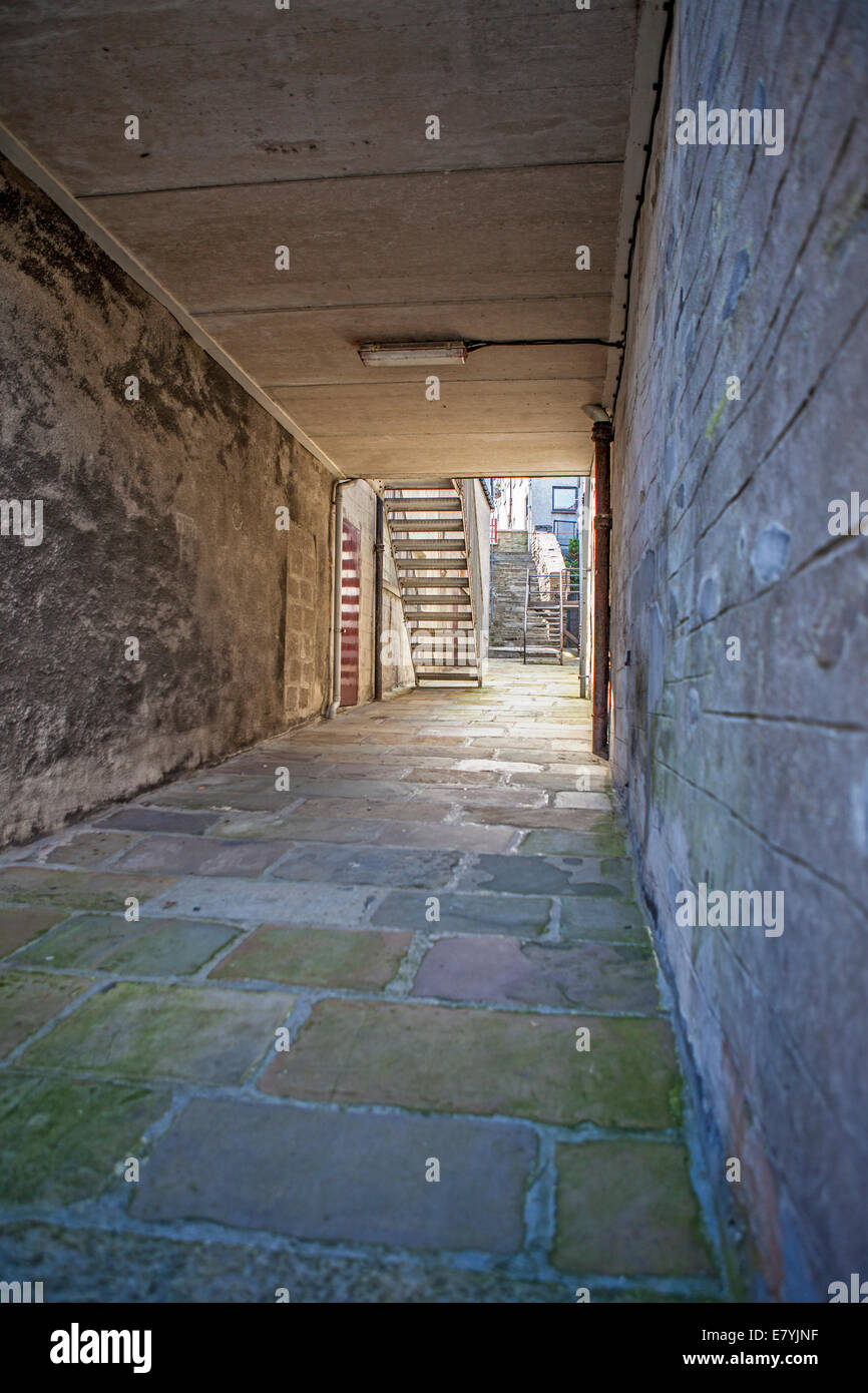 Lerwick, Shetland, Écosse, Royaume-Uni. Vue sur la rue de la vieille ville de 400 ans (17ème siècle) avec ses caractéristiques gra Banque D'Images