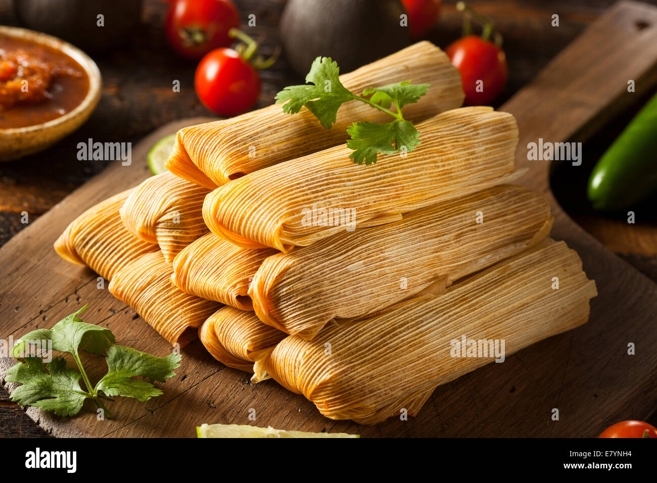 Maïs poulet fait maison et tamales prêt à manger Banque D'Images