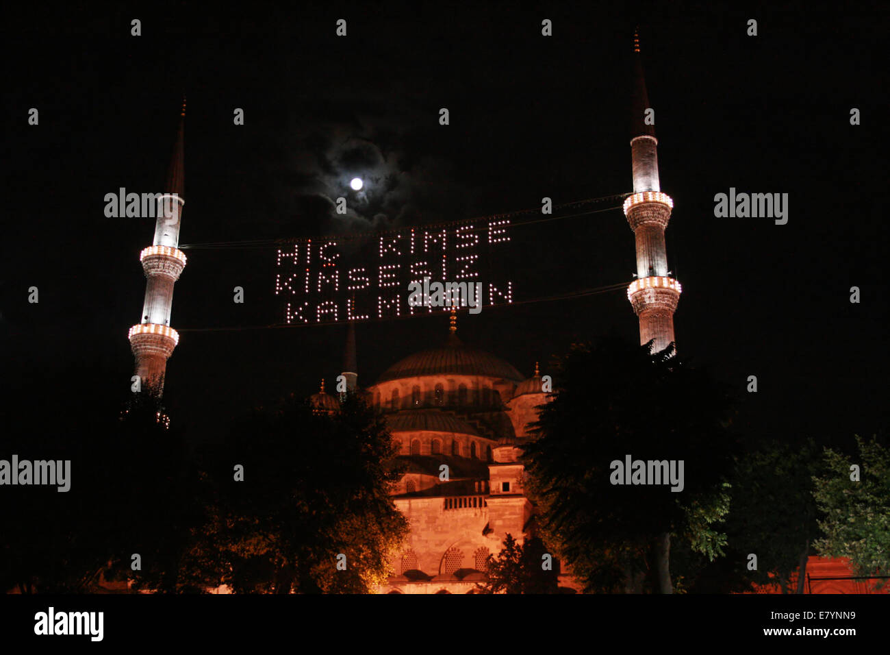 Mosquée bleue avec super pleine lune à Istanbul, Turquie Banque D'Images