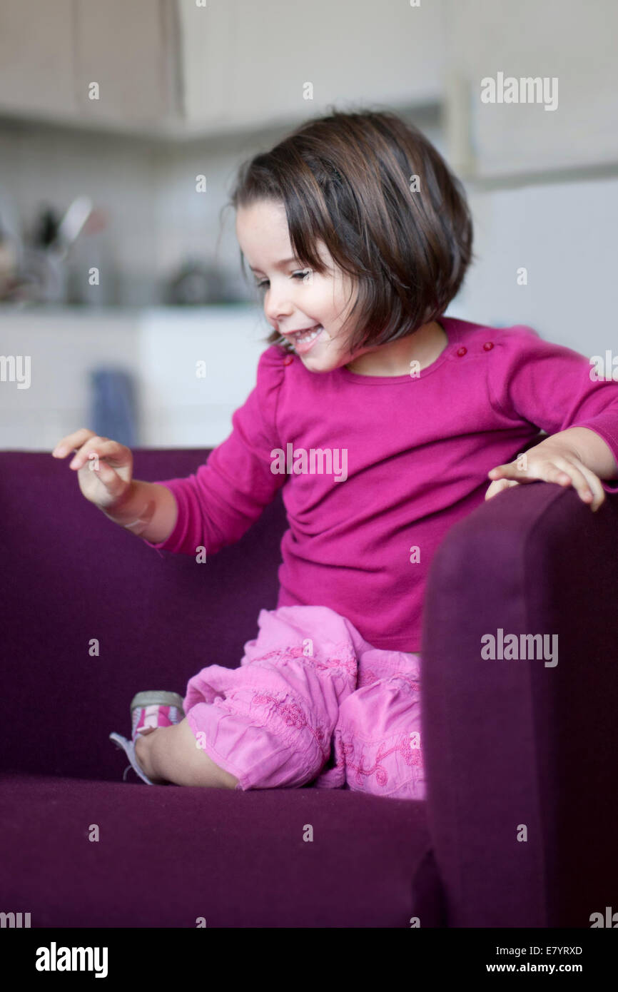 Portrait of smiling girl (4-5 ans) Banque D'Images