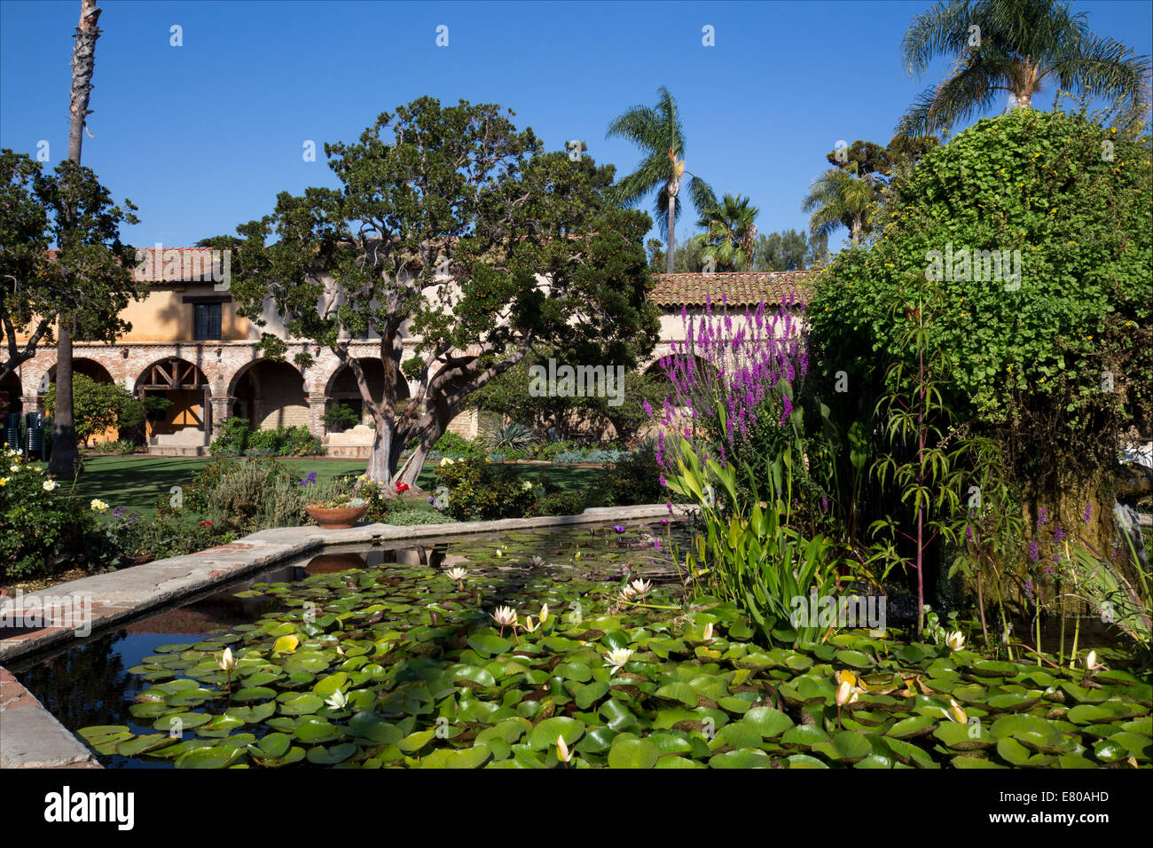 Cour centrale, la Mission de San Juan Capistrano, la ville de San Juan Capistrano, Orange County, Californie Banque D'Images