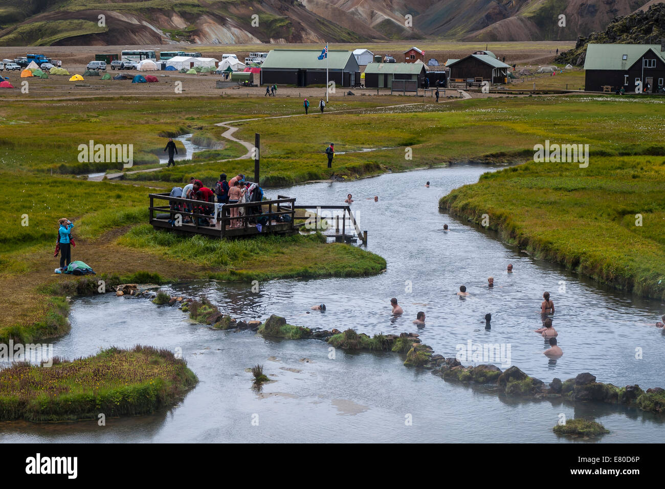 Des sources chaudes naturelles au camp de base dans la région de Landmannalaugar, Islande, Europe. Banque D'Images