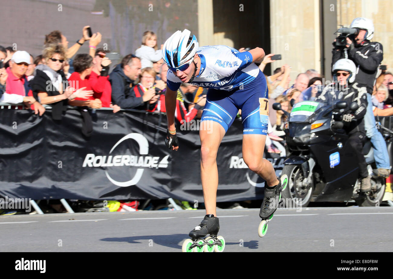 Berlin, Allemagne. 27 Sep, 2014. La patineuse de vitesse et gagnant Belgien Bart Balançoires participe à la German Inline Cup à l'occasion du 41e Marathon de Berlin à Berlin, Allemagne, 27 septembre 2014. PHOTO : STEPHANIE PILICK/DPA/Alamy Live News Banque D'Images