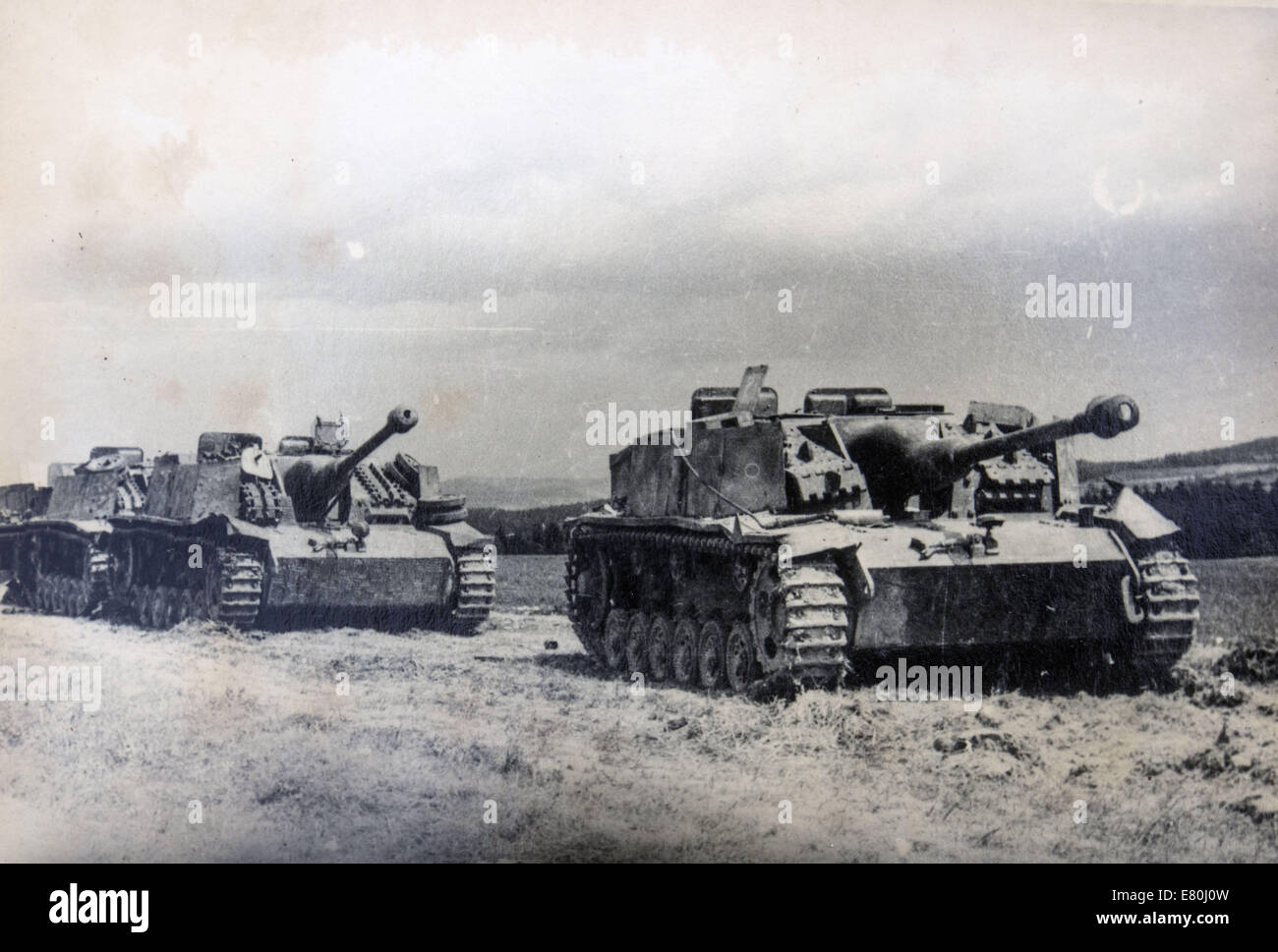 27 septembre 2014 - Le Panzer III (StuG III) assault gun était d'Allemagne les plus produit véhicule blindé de combat durant la Seconde Guerre mondiale. Il a été construit sur le châssis du Panzer III, en remplacement du réservoir de la tourelle avec une casemate fixe et le montage d'un canon plus puissant. Initialement conçu comme un mobile, mitraillette légère blindée pour l'appui-feu direct pour l'infanterie, le StuG a été sans cesse modifié et a été largement utilisé comme un tank destroyer. Allemagne, 1940. La reproduction de photos anciennes. © Igor Golovniov/ZUMA/ZUMAPRESS.com/Alamy fil Live News Banque D'Images