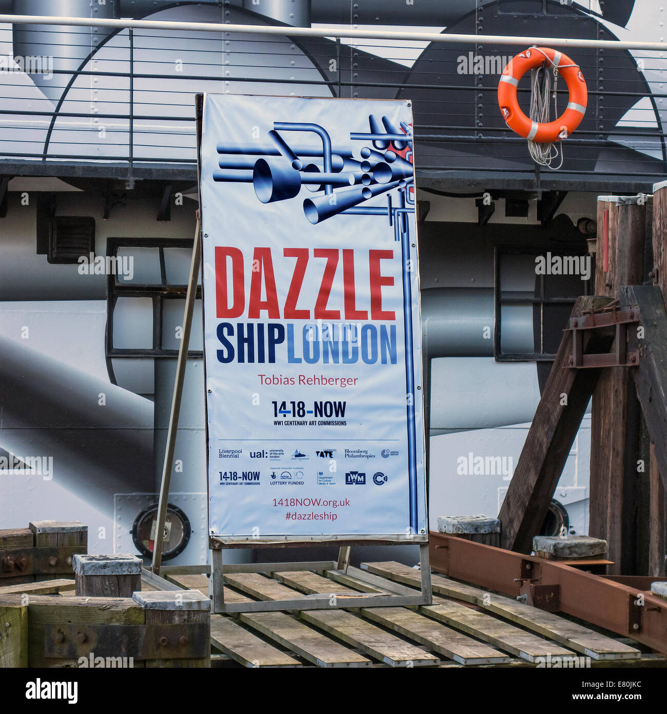 Dazzle Ship WW1 Commission d'Art par Tobias Rehberger Thames London Banque D'Images
