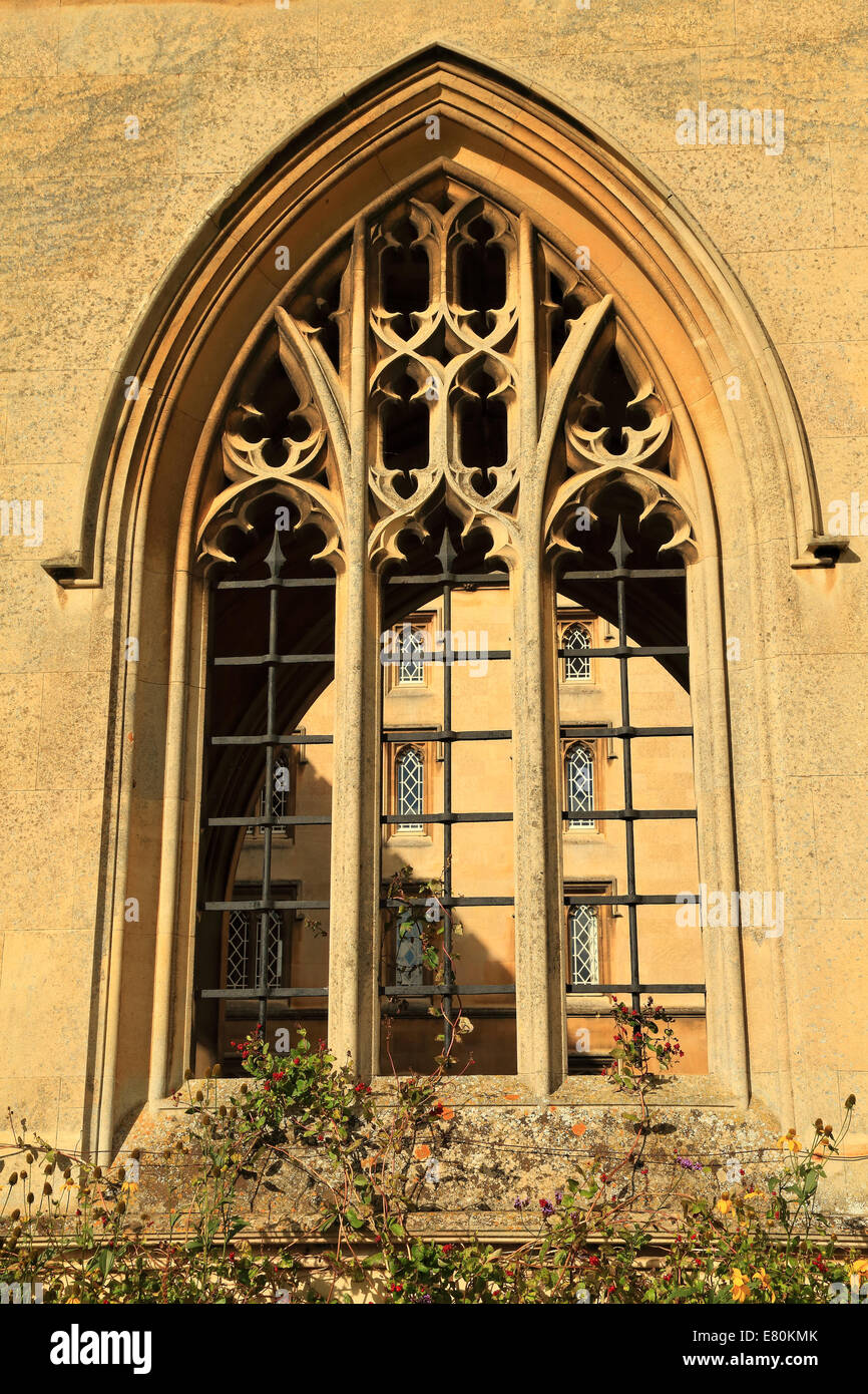 Fenêtre d'arc gothique en pierre du St John's College, Cambridge, Royaume-Uni. Banque D'Images