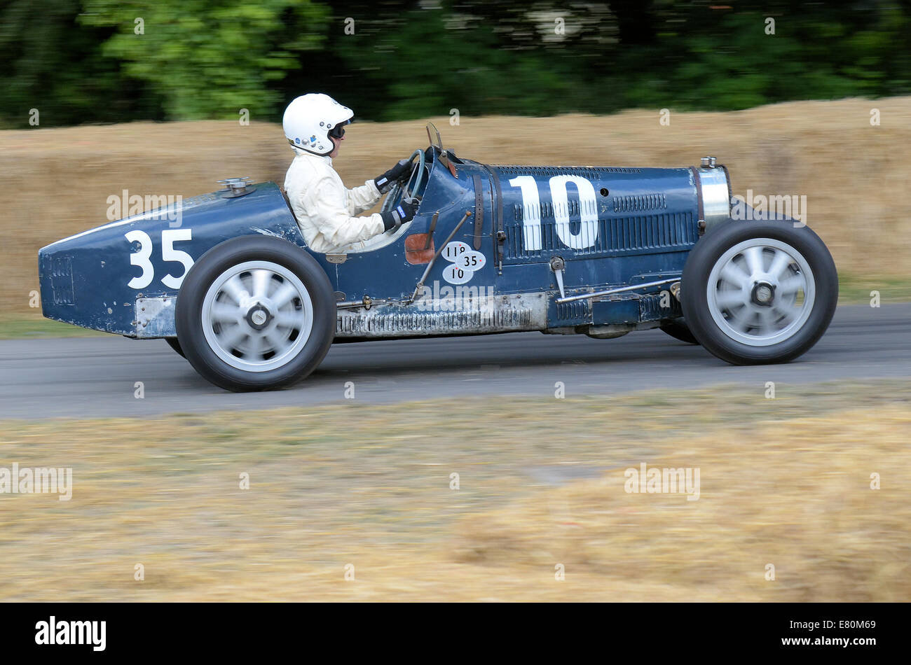 Cette Bugatti Type 35C Voiture de course a remporté la Targa Florio de 1929 conduit par Albert Divo. Maintenant la propriété et s'est précipité par Walter Rothlauf. À Goodwood Banque D'Images