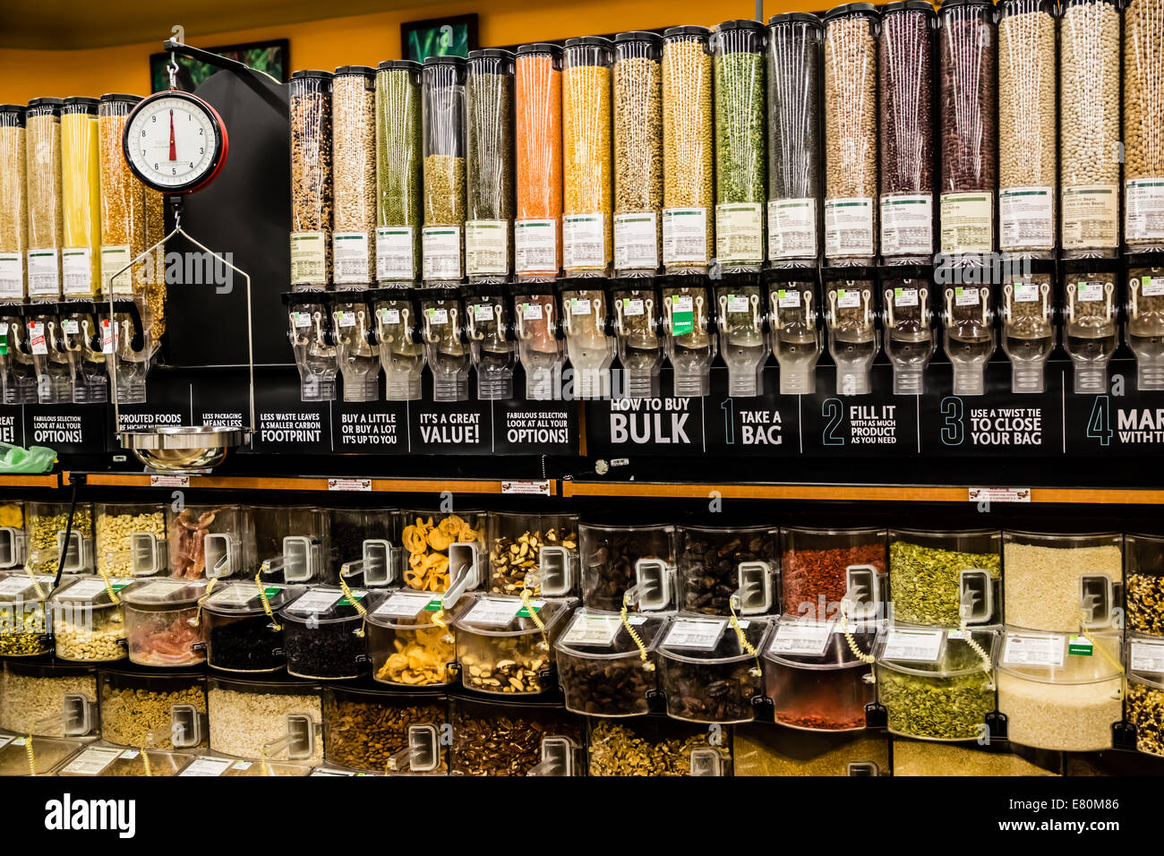 Las Vegas, Nevada - le 25 février 2013 : une grande sélection d'aliments en vrac dans une épicerie démontre la croissance du marché Banque D'Images