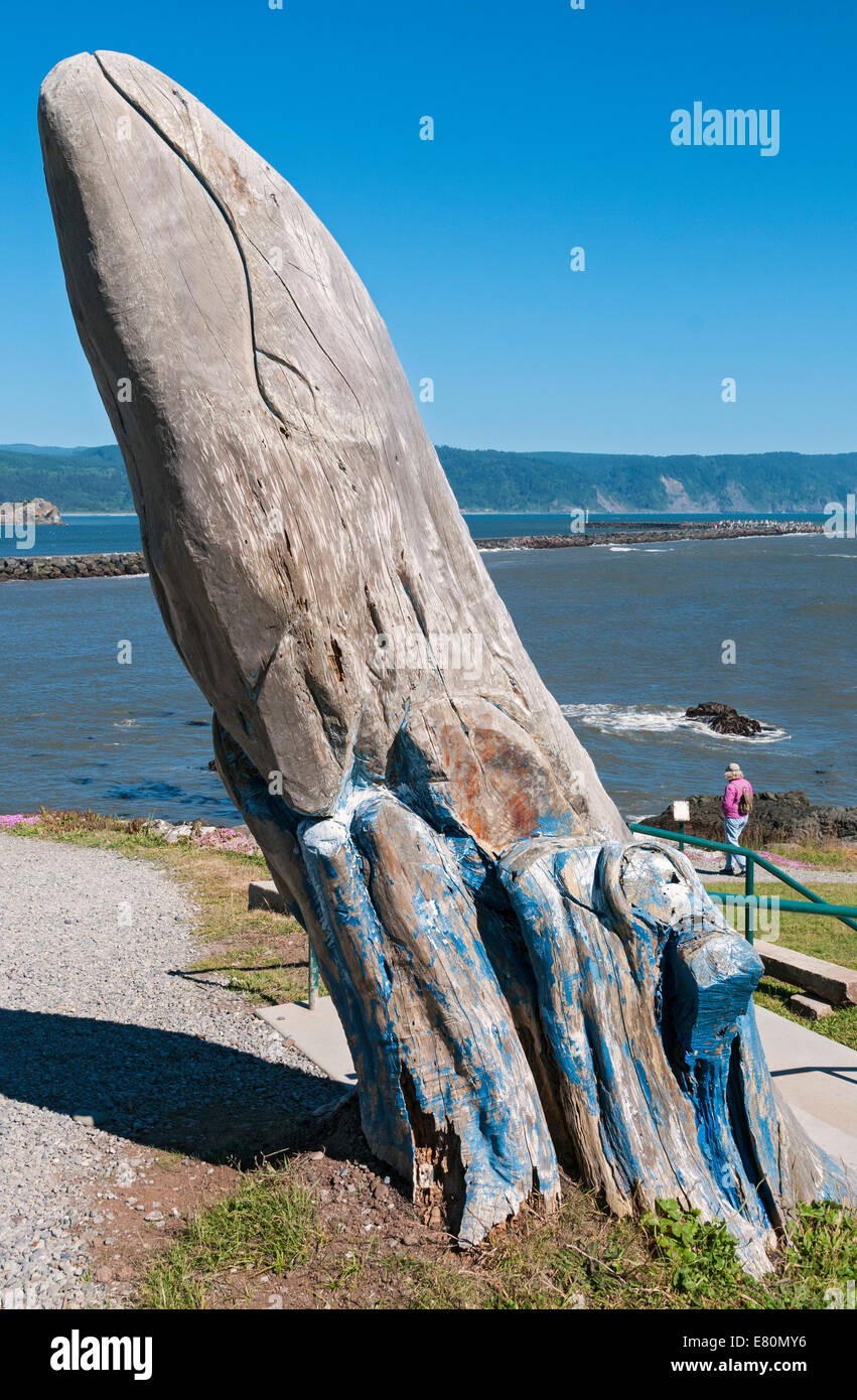 La Californie, Crescent City, phare de Battery Point, motifs baleine bois sculpture Banque D'Images