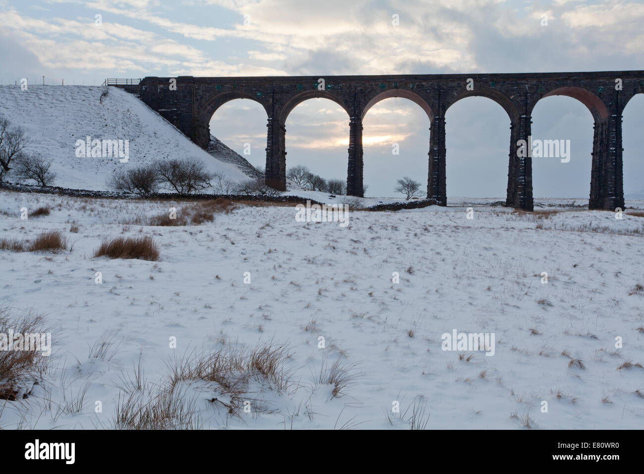 Ribblehead viaduc en hiver, serré de l'une des extrémités de la récolte Banque D'Images