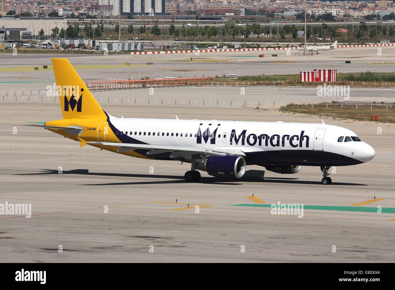 Monarch Airlines Airbus A320 à l'aéroport de Barcelone Banque D'Images