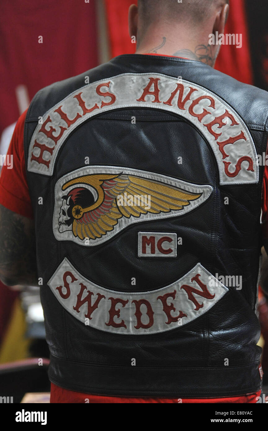 Un membre des Hells Angels à la 10e Convention de Tatouage de Londres, le tabac Dock, London. Banque D'Images