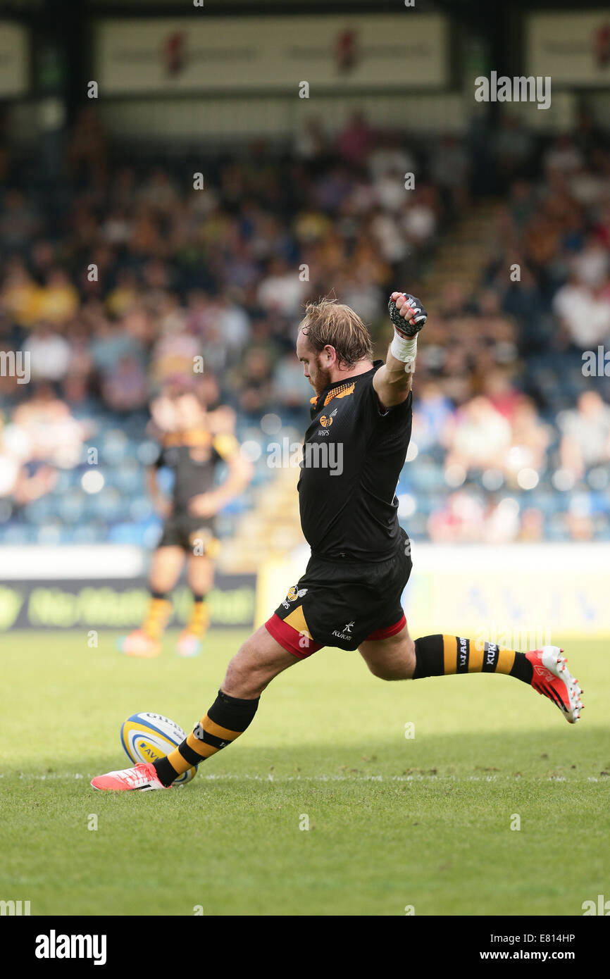 High Wycombe, Royaume-Uni. 28 Sep, 2014. Aviva Premiership. Andy Goode prend un coup de pied de transformation pendant les guêpes contre Newcastle Falcons. Credit : Action Plus Sport/Alamy Live News Banque D'Images