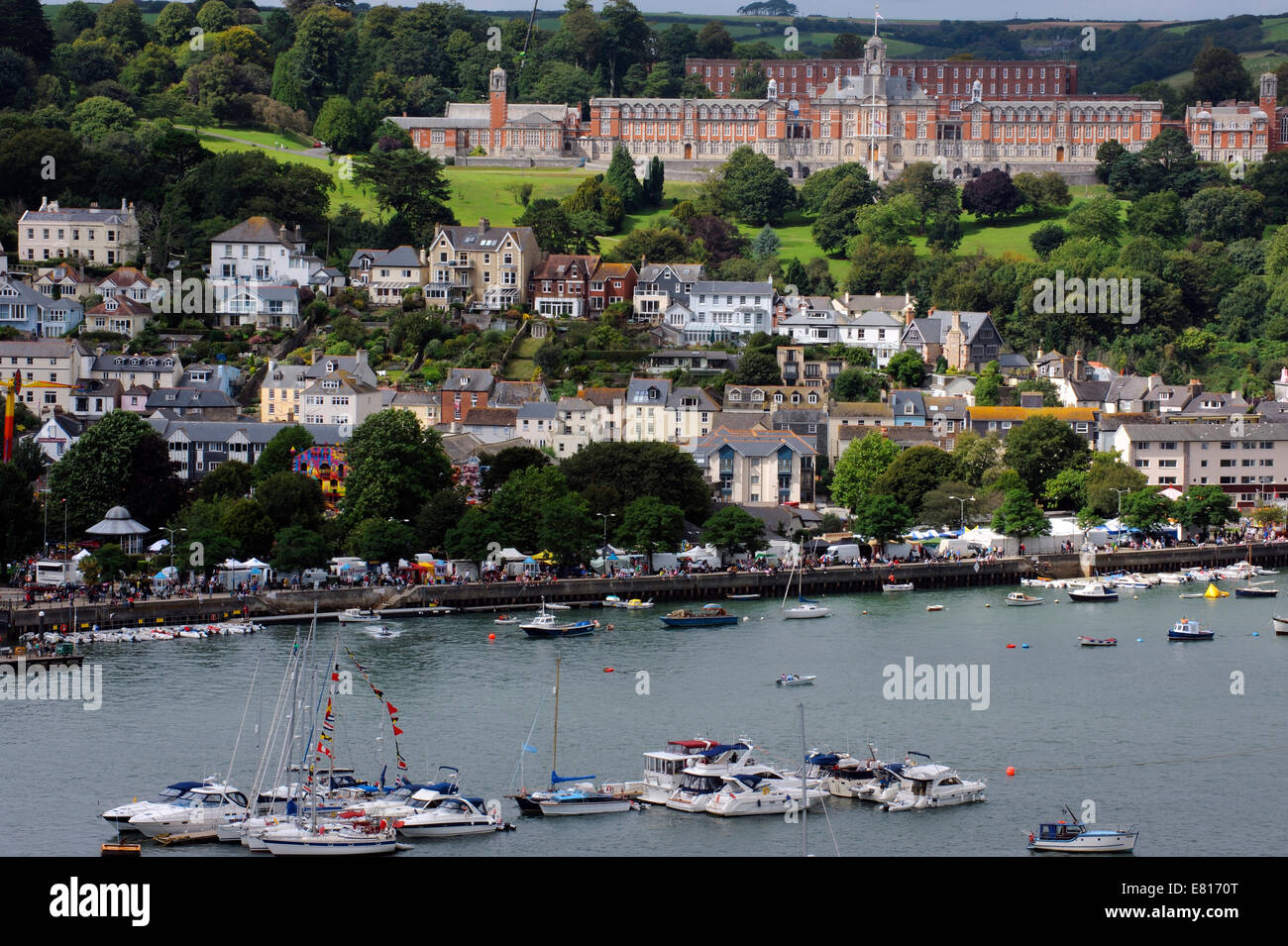 L'Académie de la Marine royale au-dessus de la rivière Dart à Dartmouth, Devon, Angleterre Banque D'Images