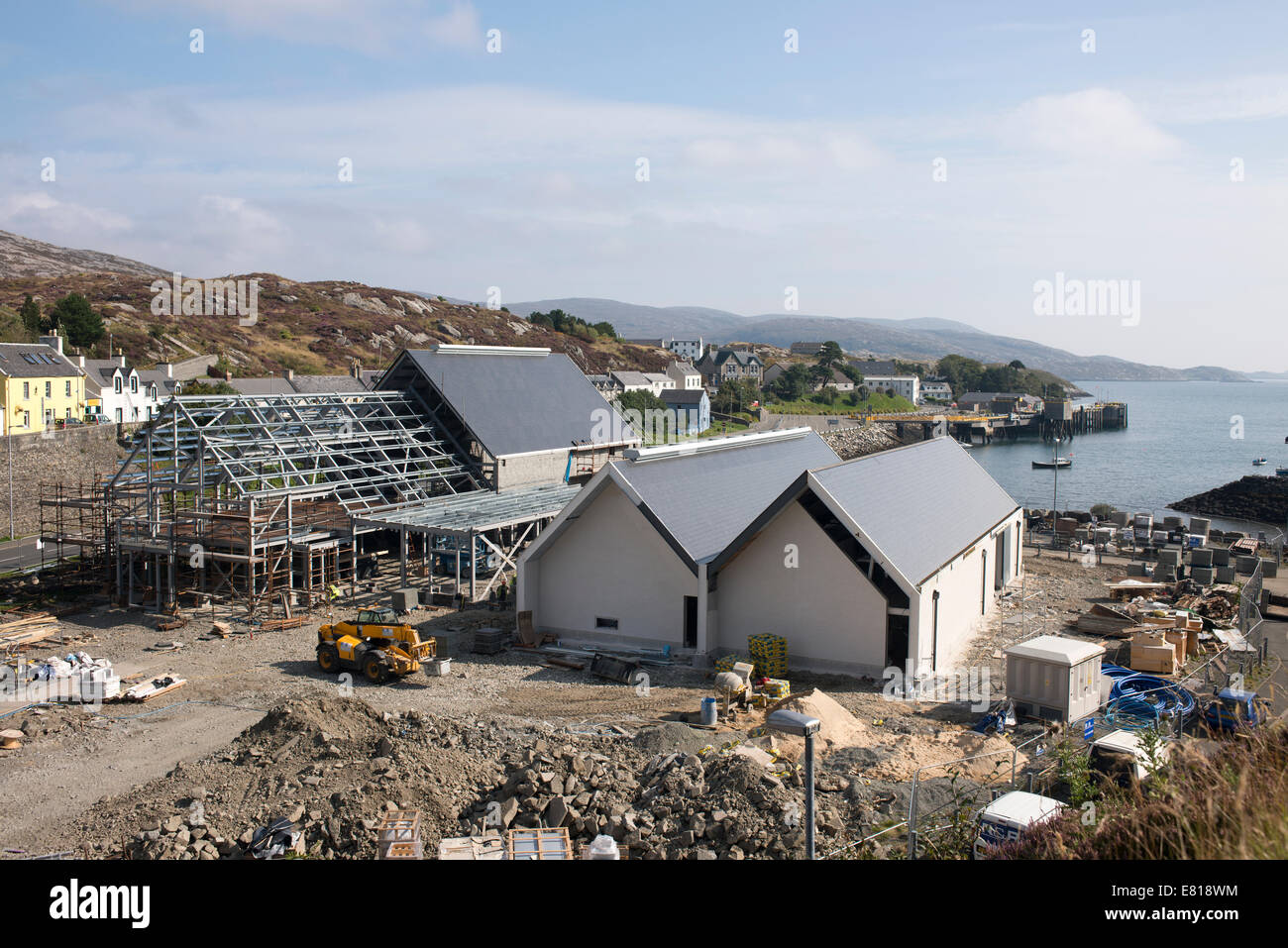 Nouvelle distillerie de whisky en construction à Tarbert sur l'île de Harris par Isle of Harris Distillery Ltd. Banque D'Images