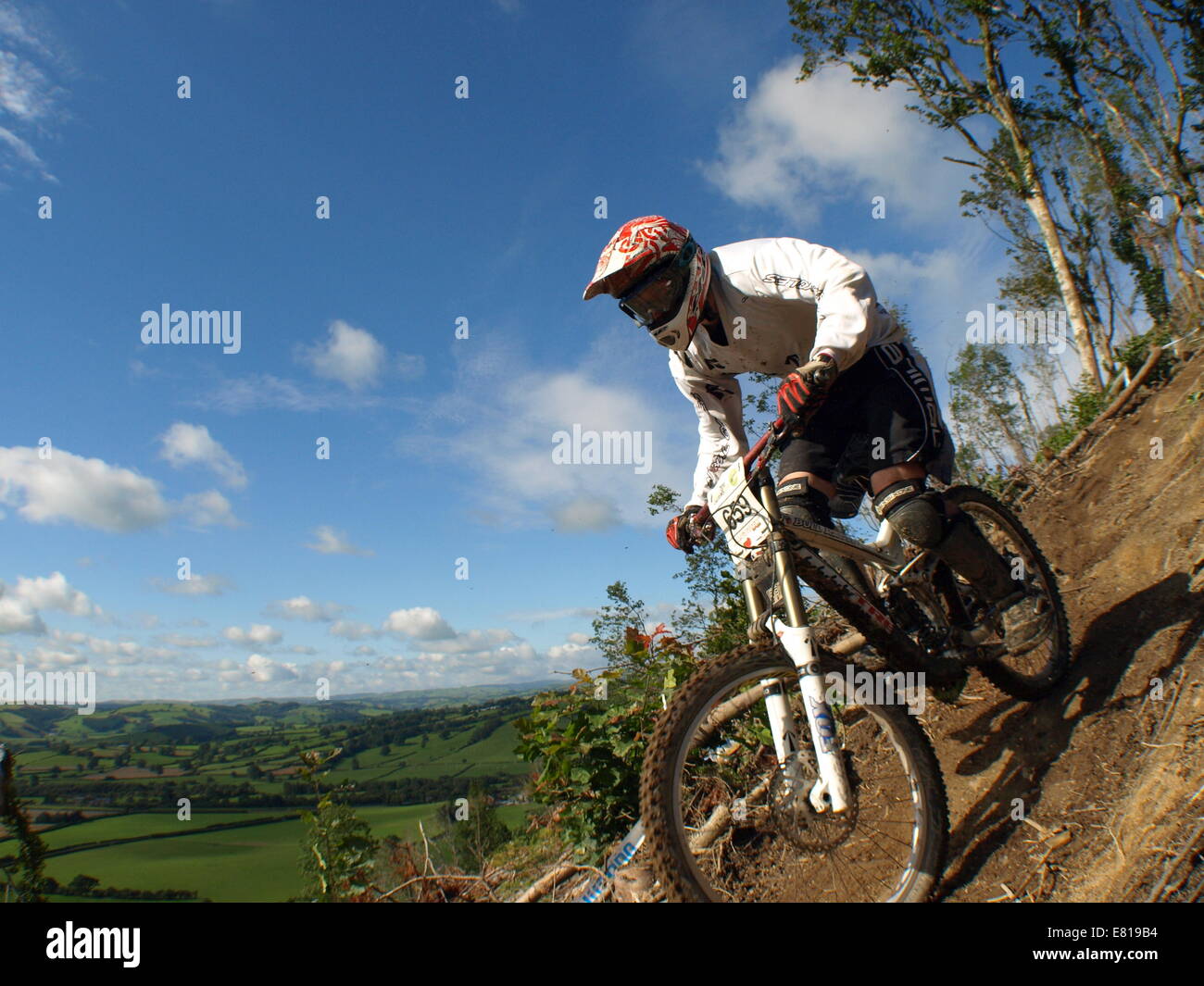 Vélo de montagne de descente Banque D'Images