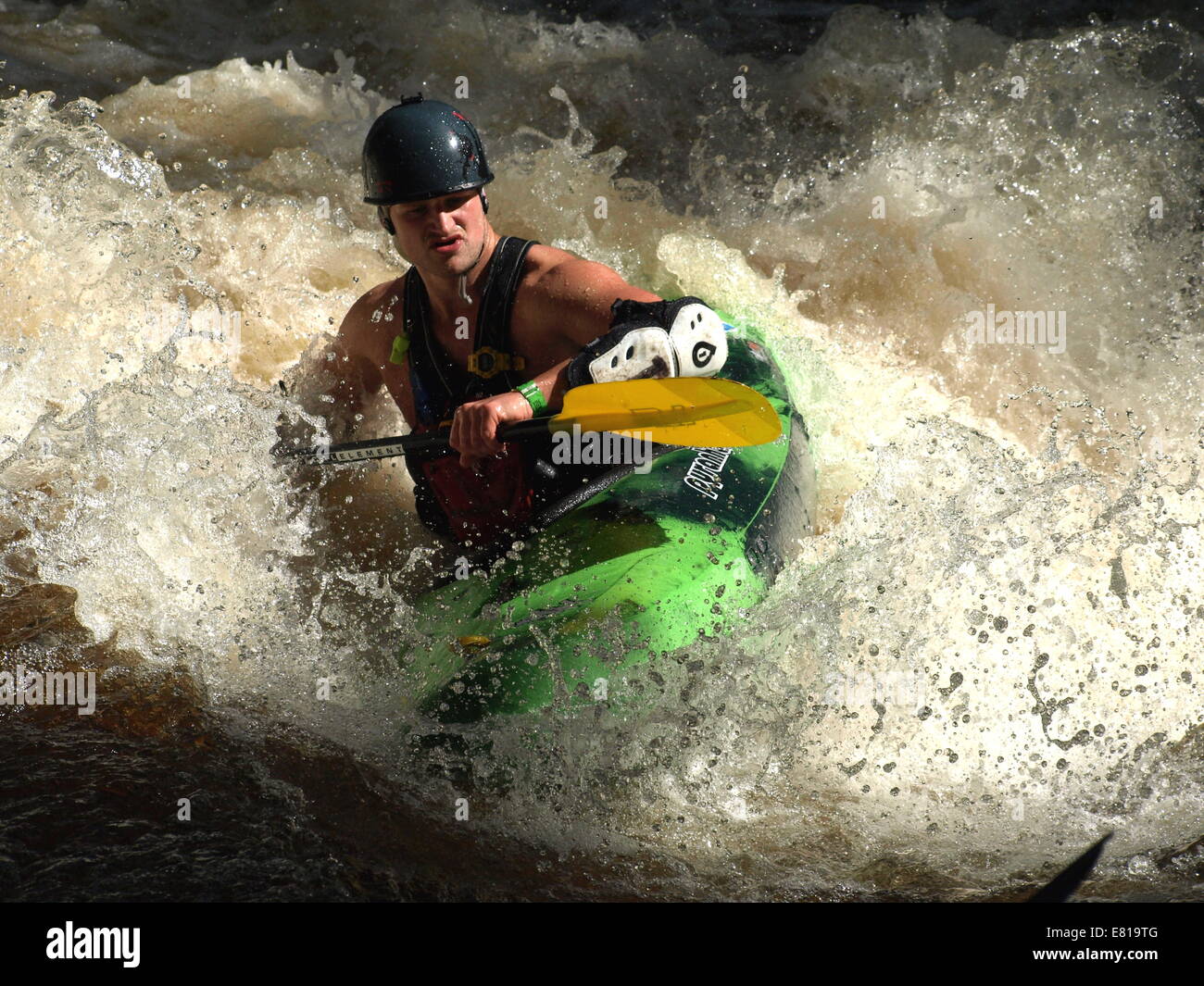 Le playboating Whitewater Banque D'Images