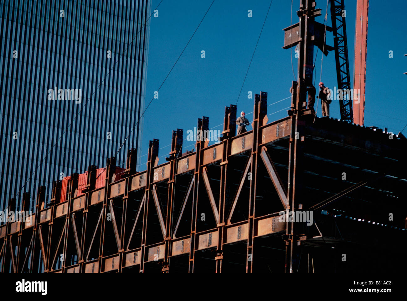 La construction du bâtiment avec les travailleurs de l'acier dans la ville de New York, du quartier financier Banque D'Images