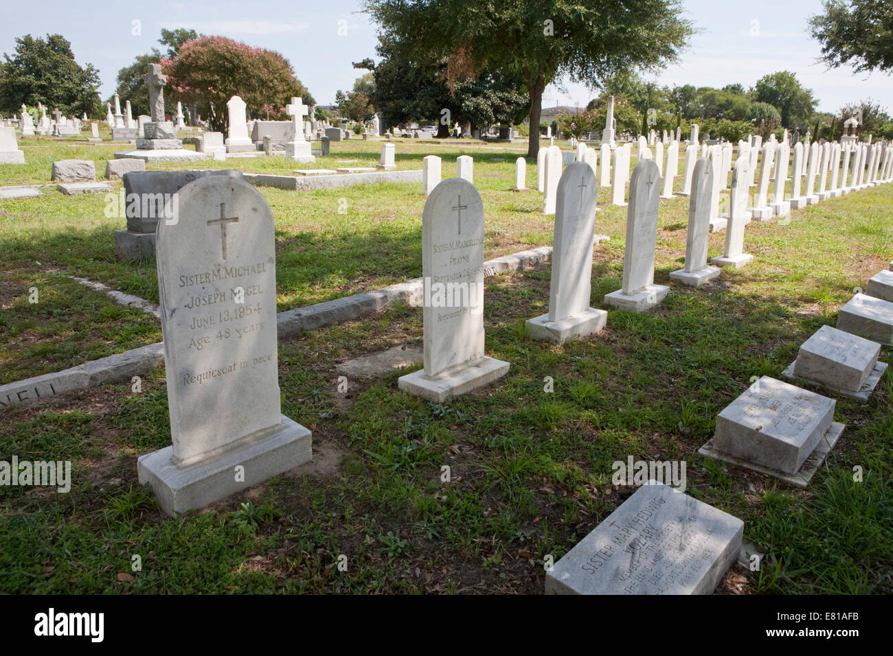 Les pierres tombales de moniales au Magnolia Cemetery, Charleston, Caroline du Sud. Banque D'Images