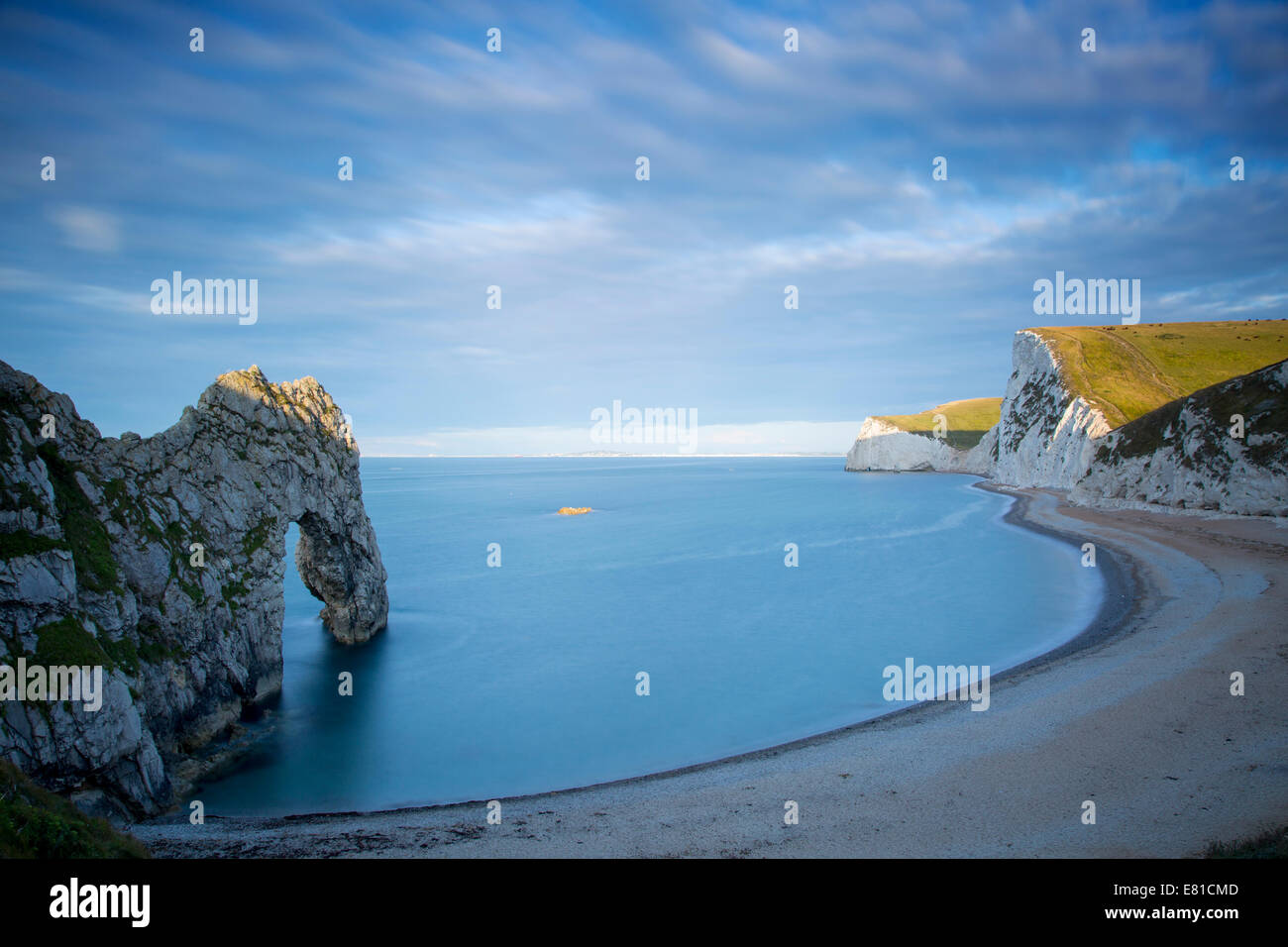 Durdle Door et lever du soleil sur la côte jurassique, Dorset, Angleterre Banque D'Images